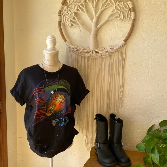 🎉 NEW🎉 VINTAGE REFASHION JOURNEY DON’T STOP BELIEVING GRAPHIC TEE‼️ - Picture 4 of 12